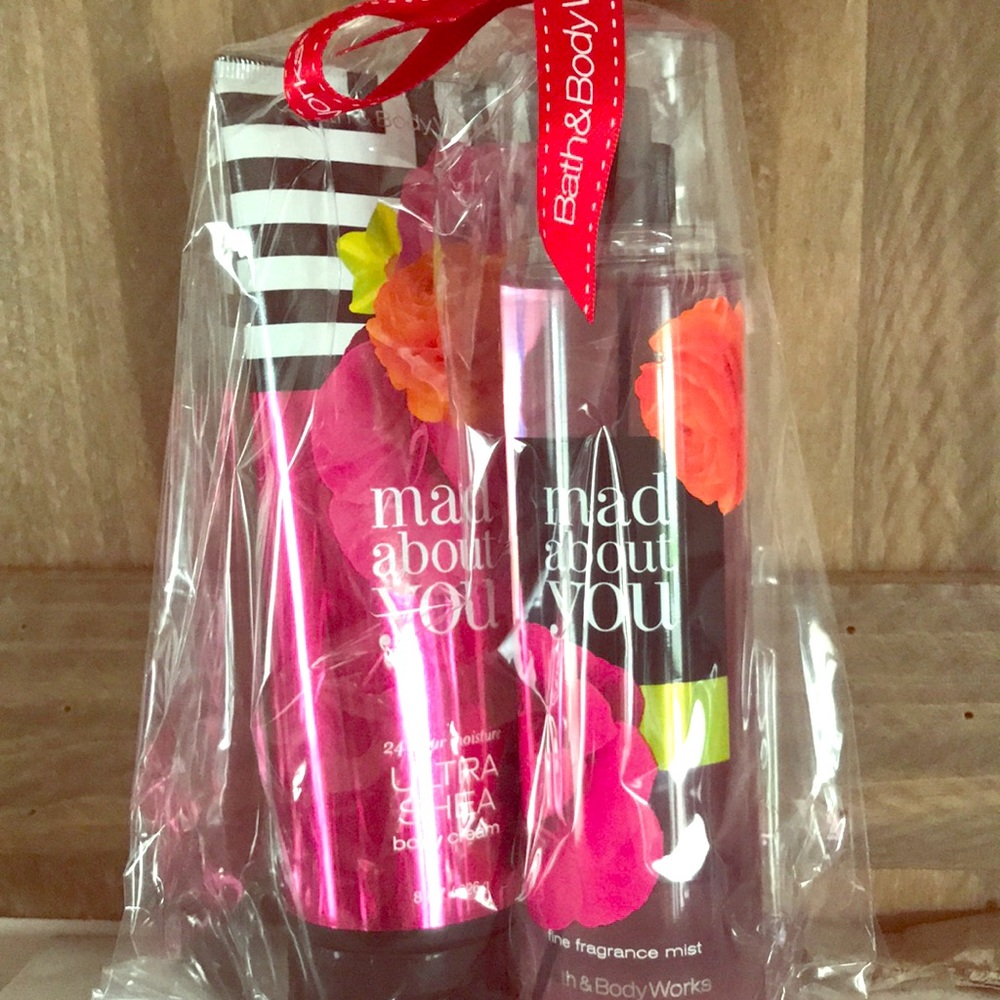 BRAND NEW Bath & Body Works Mad About You gift set